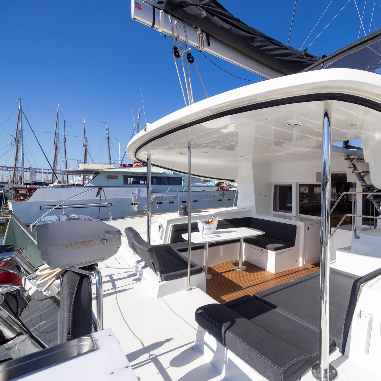 Carrousel Exterieur Lagoon 640 x 6403