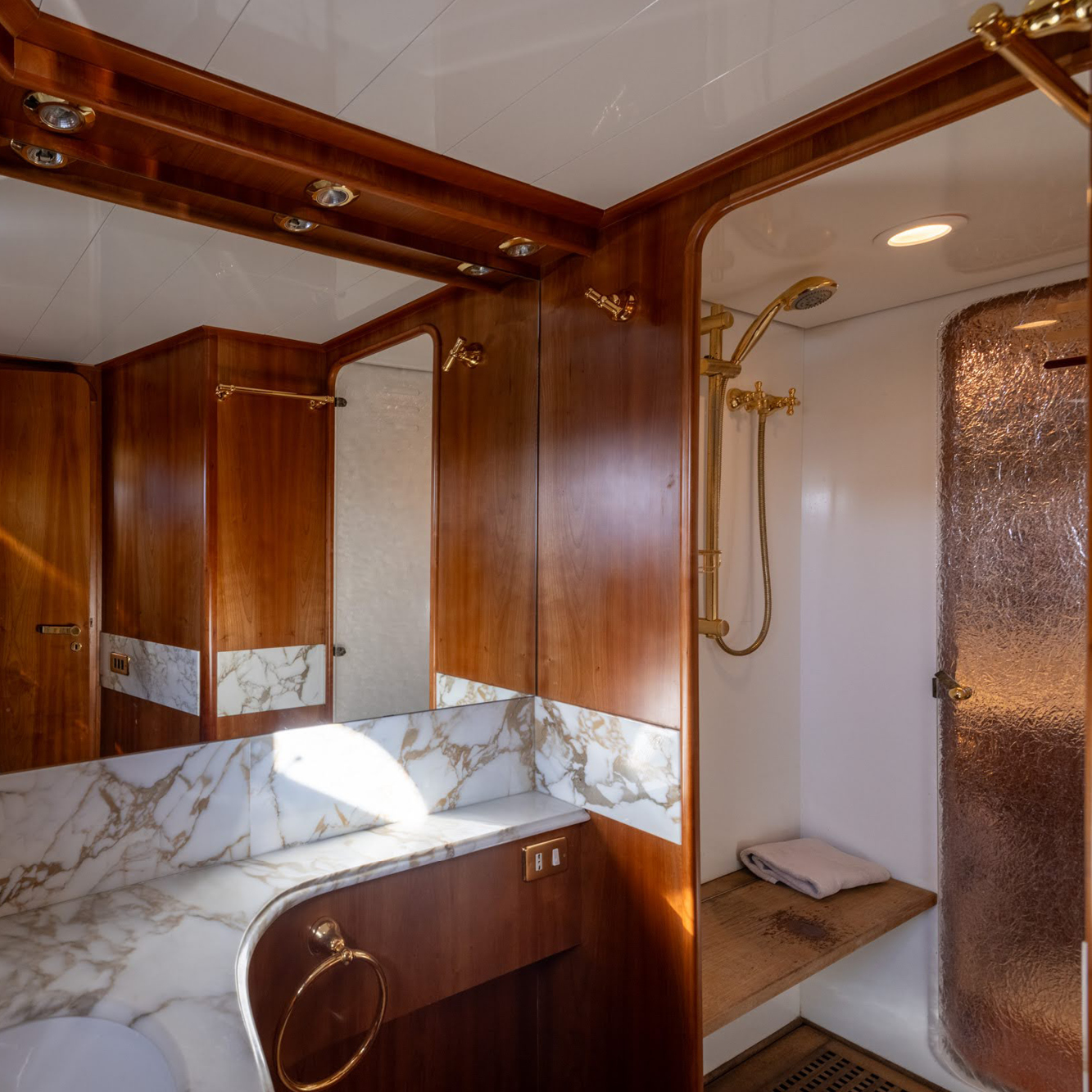 Carrousel Interieur Alalunga 640 x 6404